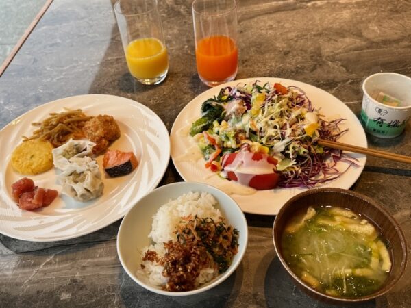朝食