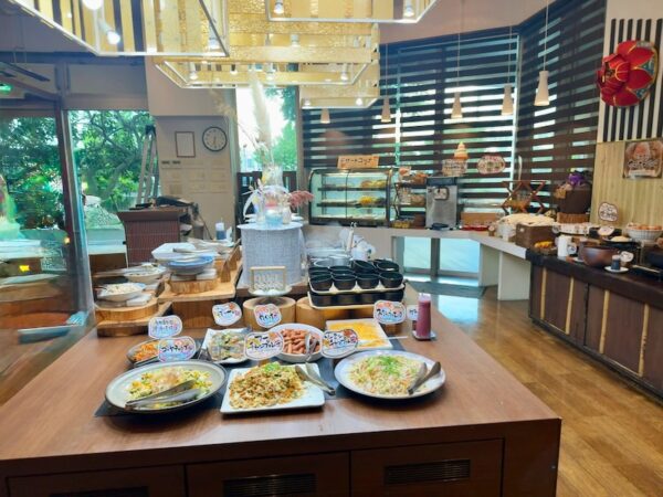 朝食ビュッフェ