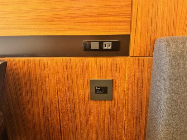 電源