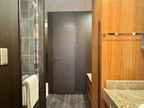 トイレ側