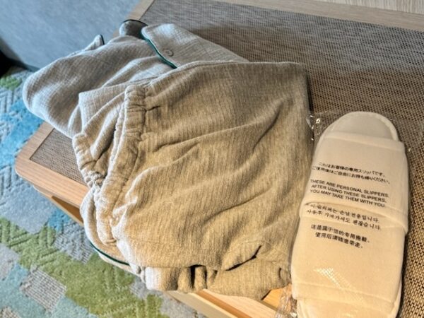 パジャマとスリッパ