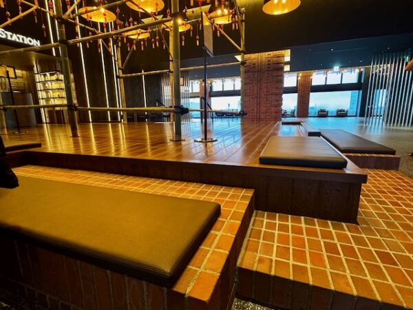 座る場所