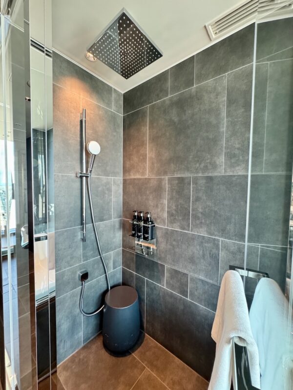 シャワーブース