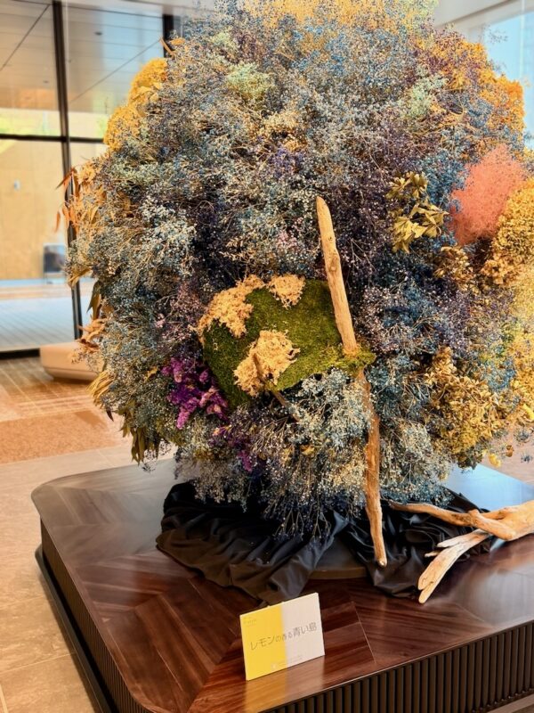 ロビーのレモンの木