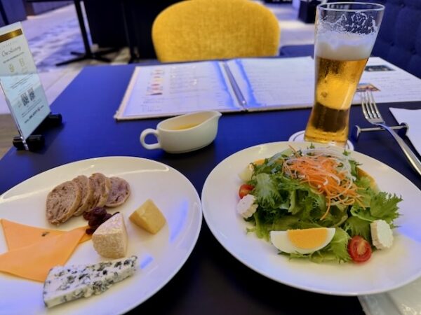 サラダとチーズ