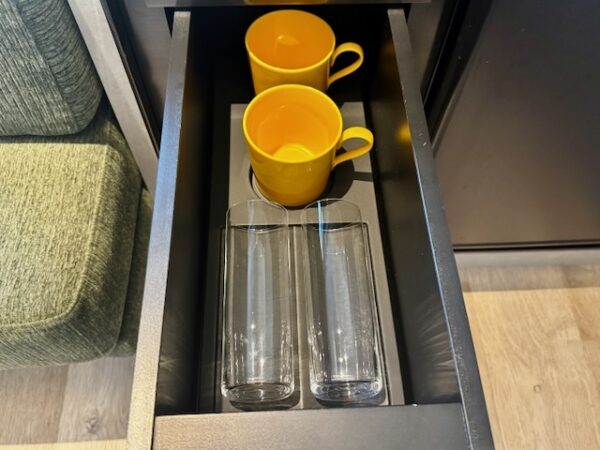 グラス、カップ