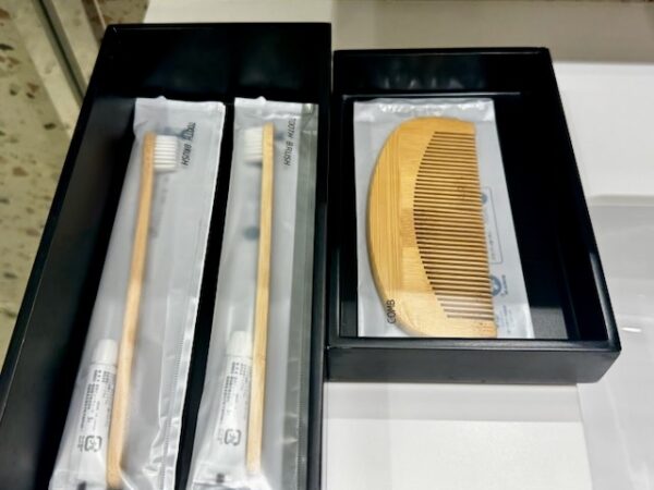 歯ブラシとくし