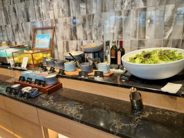 サラダコーナー