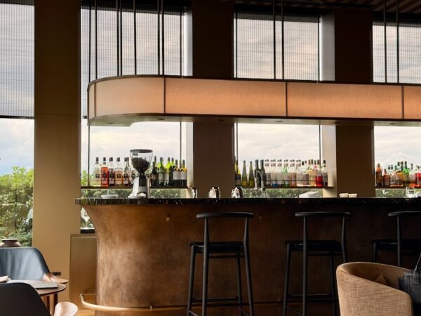 クラブラウンジバー