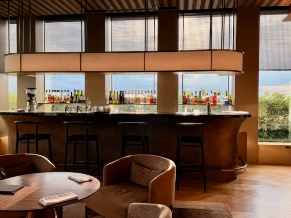 クラブラウンジバー