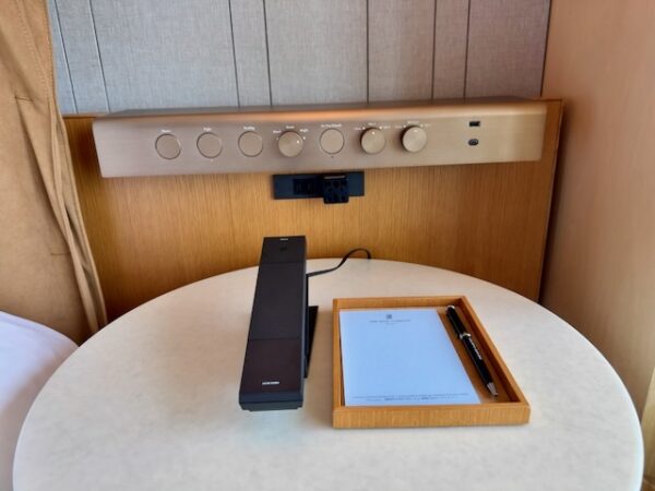 テーブルとスイッチ右