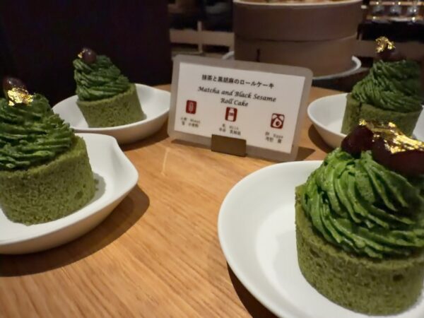 抹茶と黒胡麻のロールケーキ