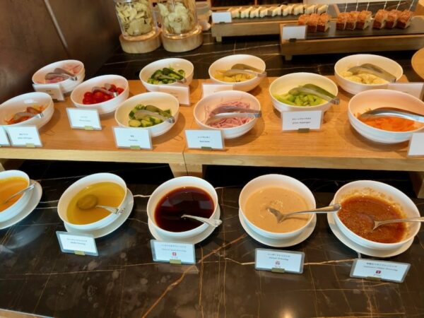 サラダコーナー