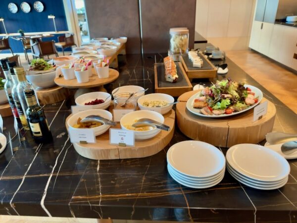 サラダコーナー