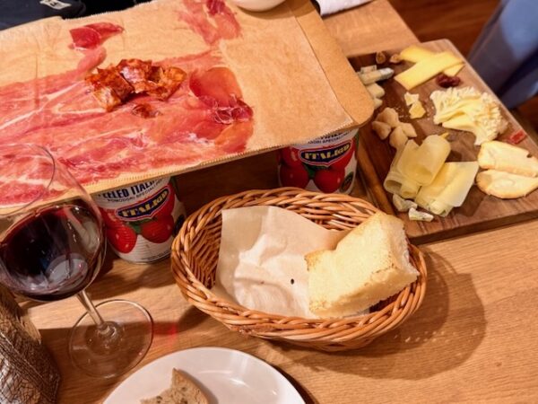 テーブル狭い