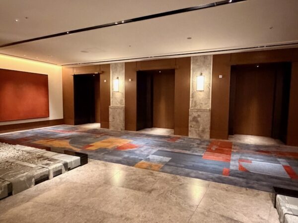 客室階行きエレベーターホール
