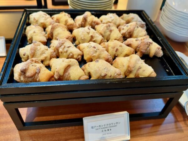 塩アーモンドクロワッサン