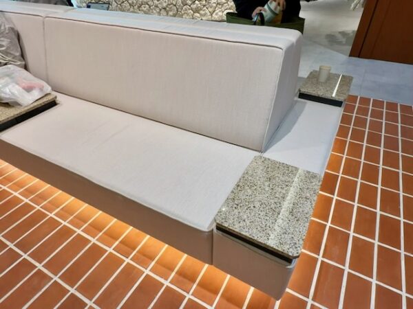 ラウンジ内客席