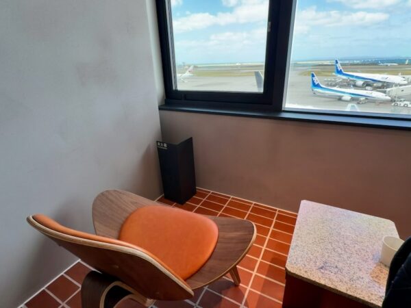 ラウンジ内客席