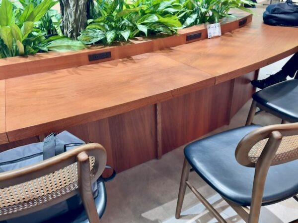 ラウンジ内客席