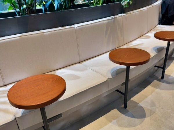 ラウンジ内客席