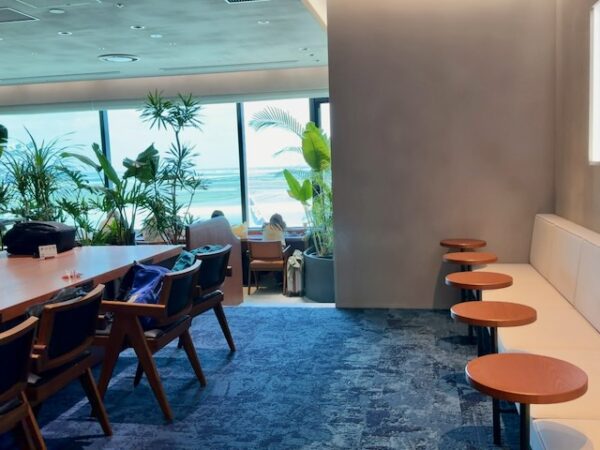 ラウンジ内客席