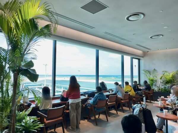 ラウンジ内客席