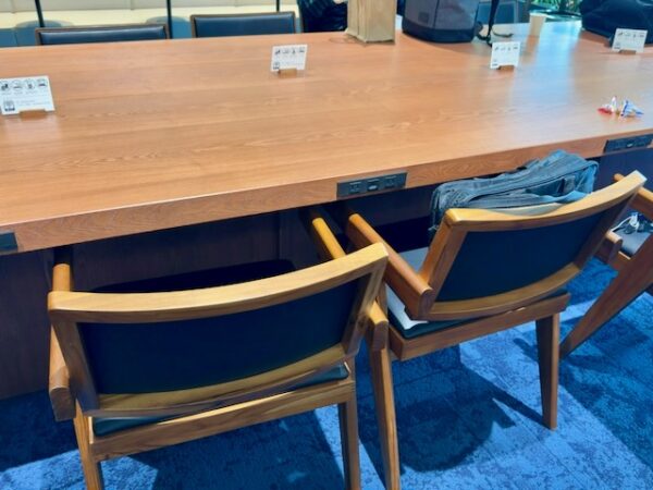 ラウンジ内客席