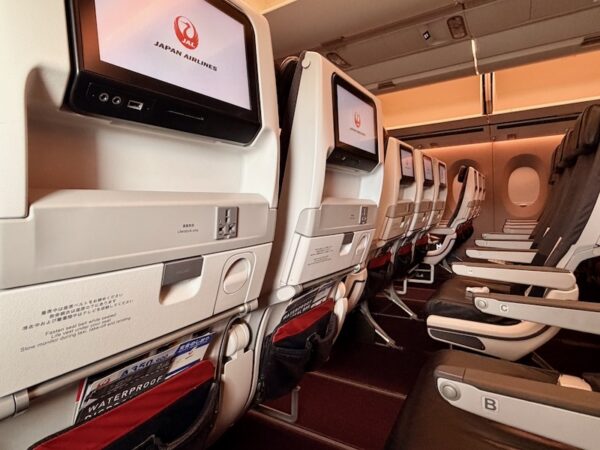 機内