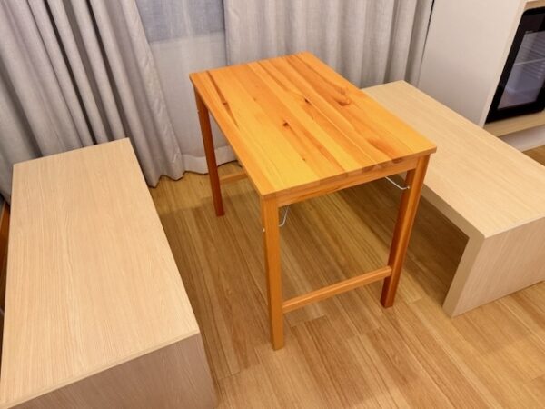テーブル