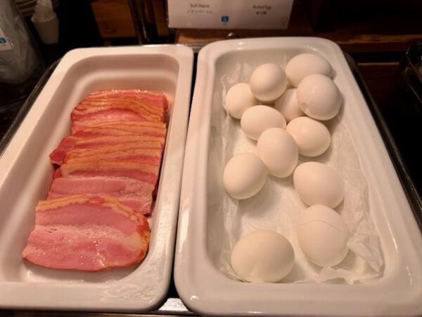 ベーコンと卵